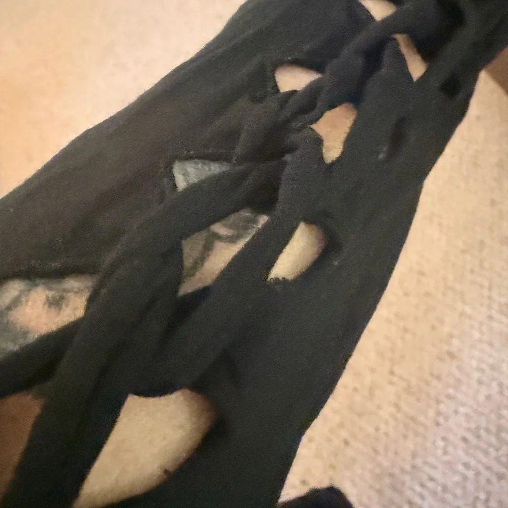 Torrid Super Soft Knits Top With Cutout Sleeves Medallion Design Size 2X - Picture 3 of 4